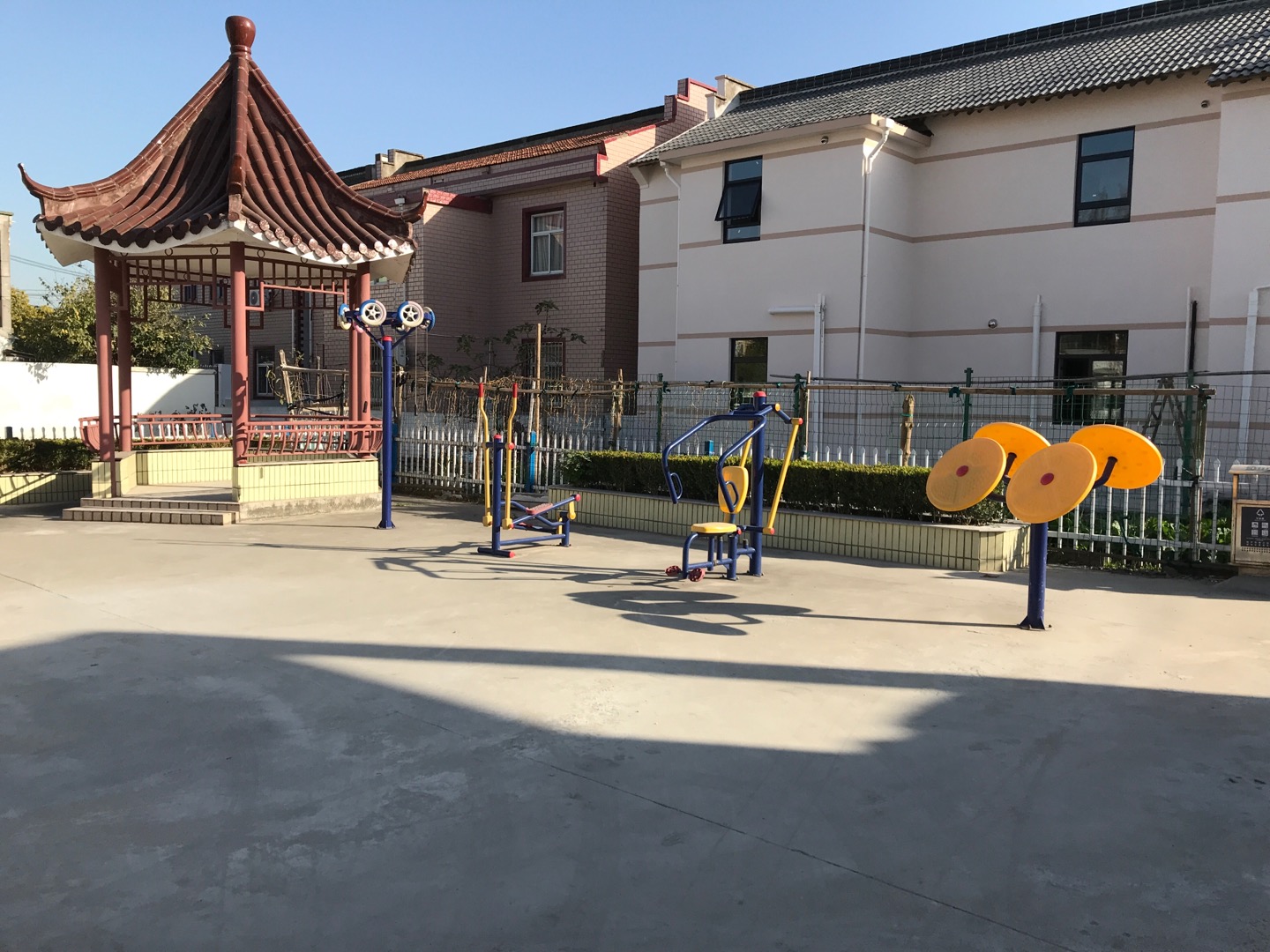 鄧三村4組周家宅40號東健身路徑