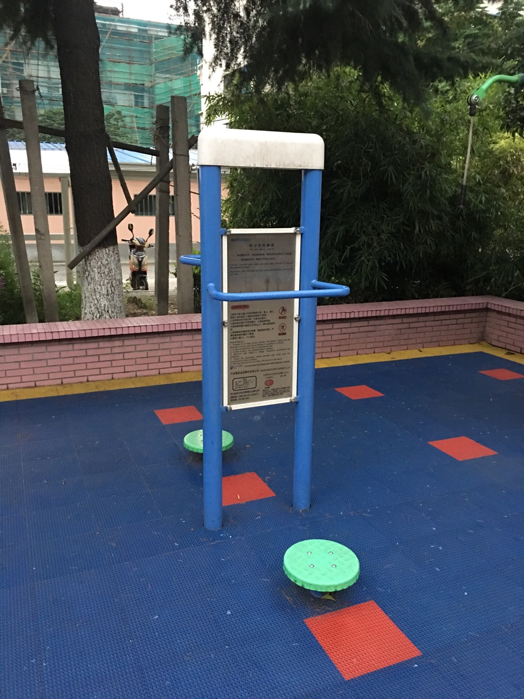 雙立柱扭腰器 雙立柱扭腰器