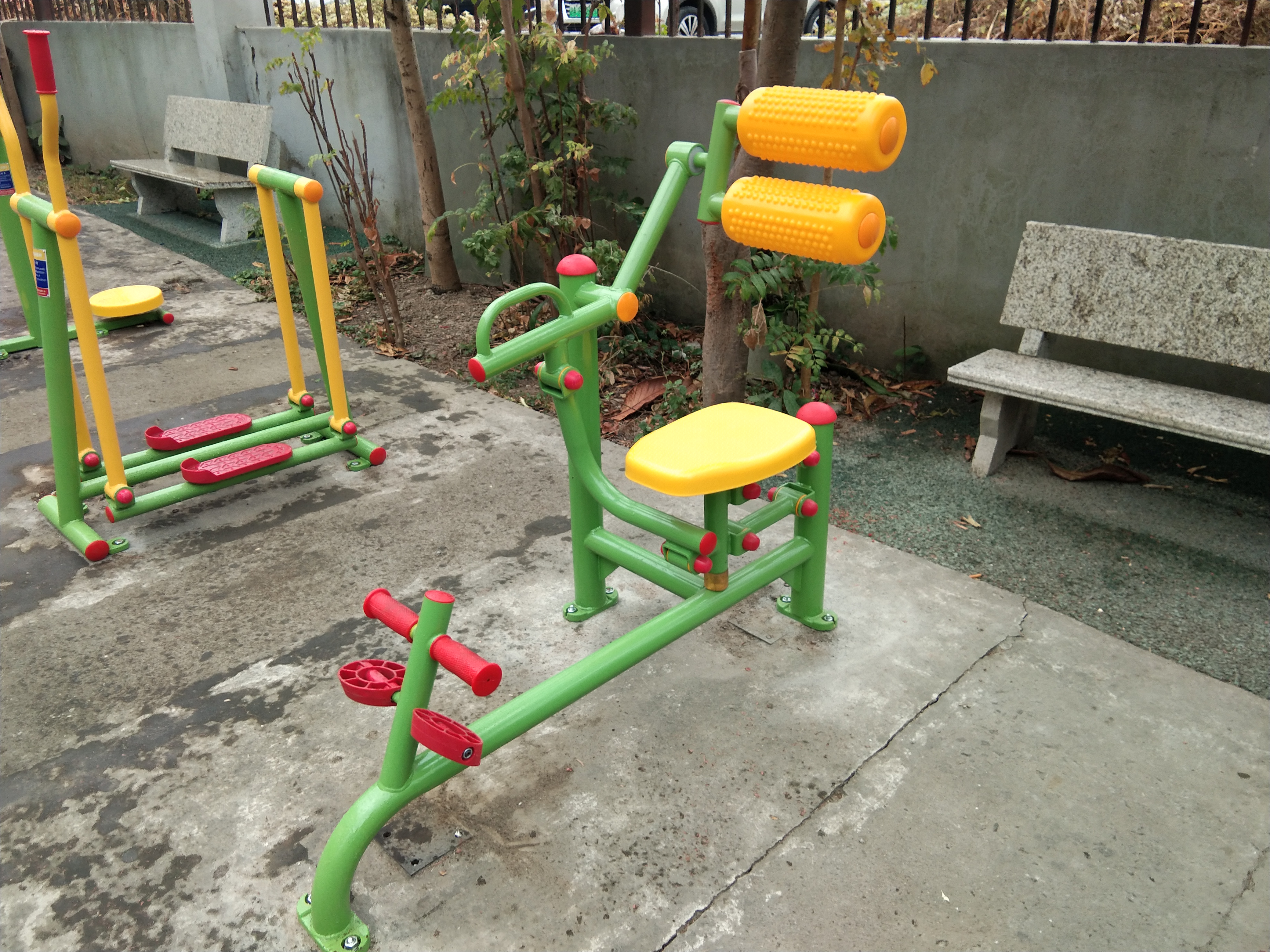 自重腹背鍛煉器