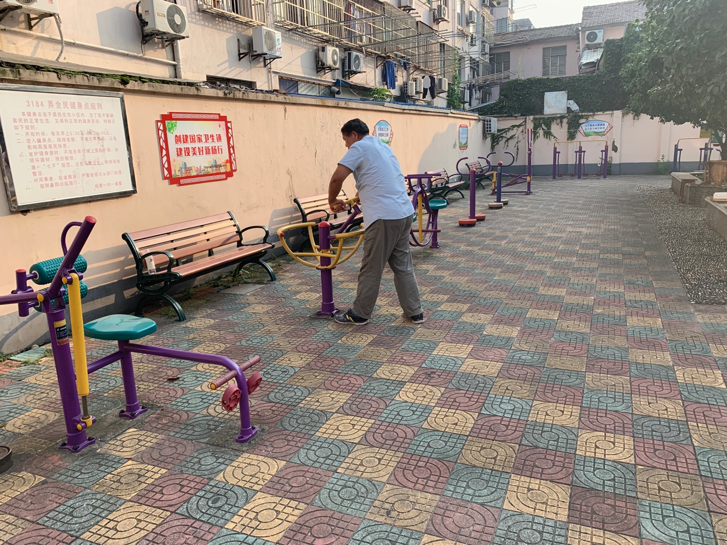 楊泰一村一居委3184弄健身點(diǎn)