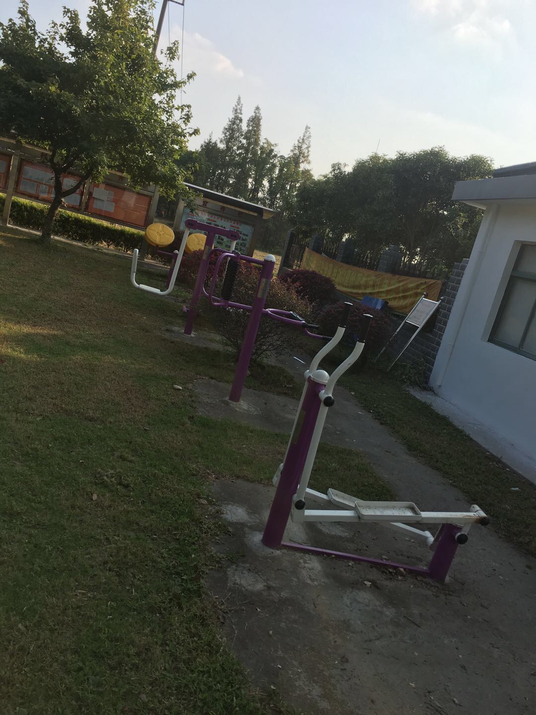 新建村村部健身點