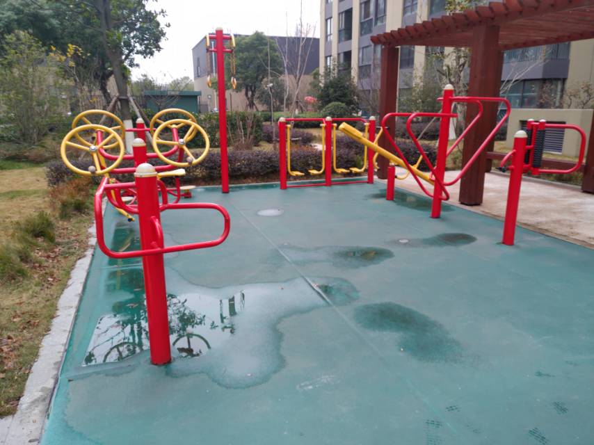 玲瓏坊西苑小區(qū)公共市民健身點