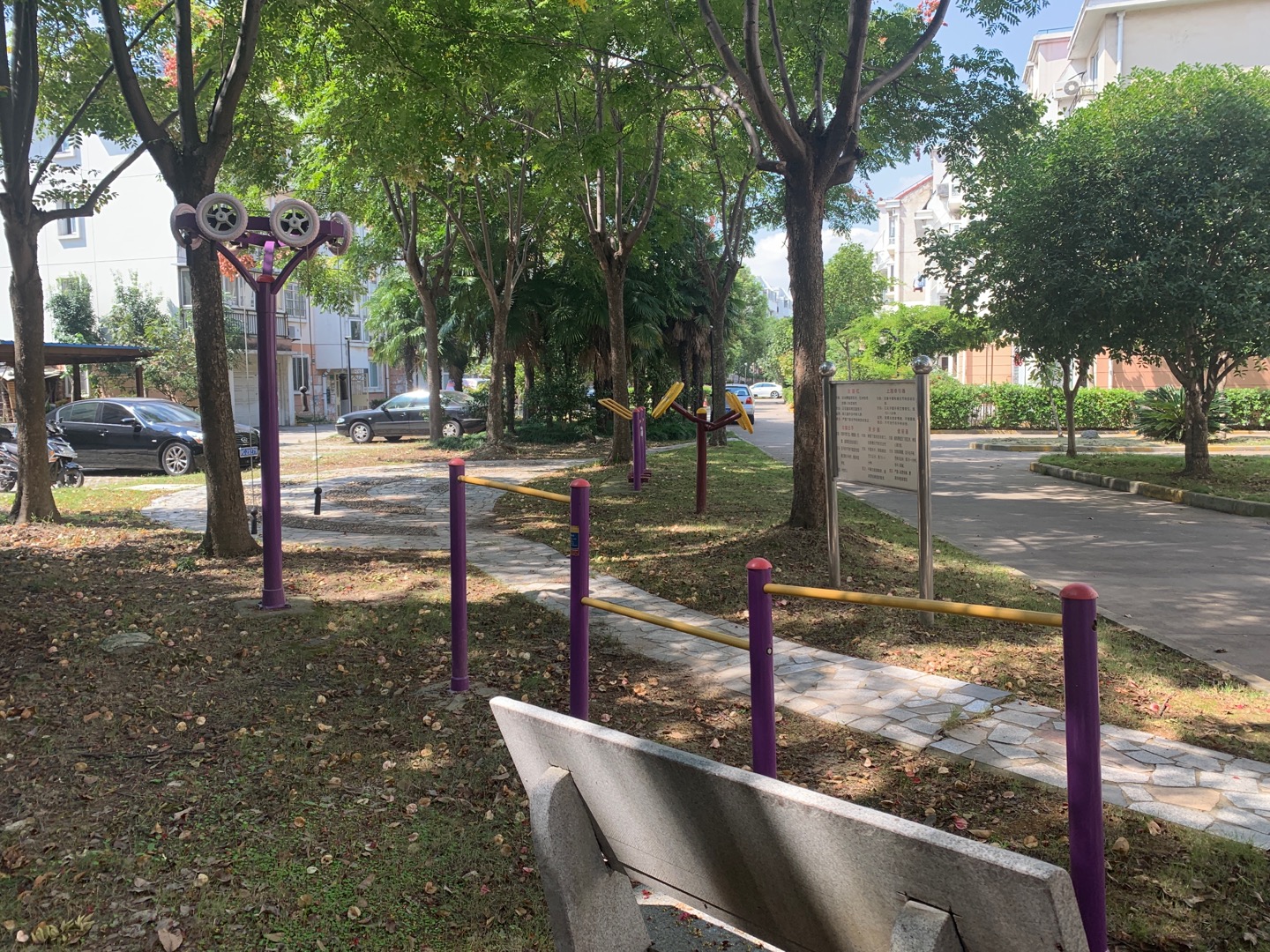 鼎信居委南健身苑點