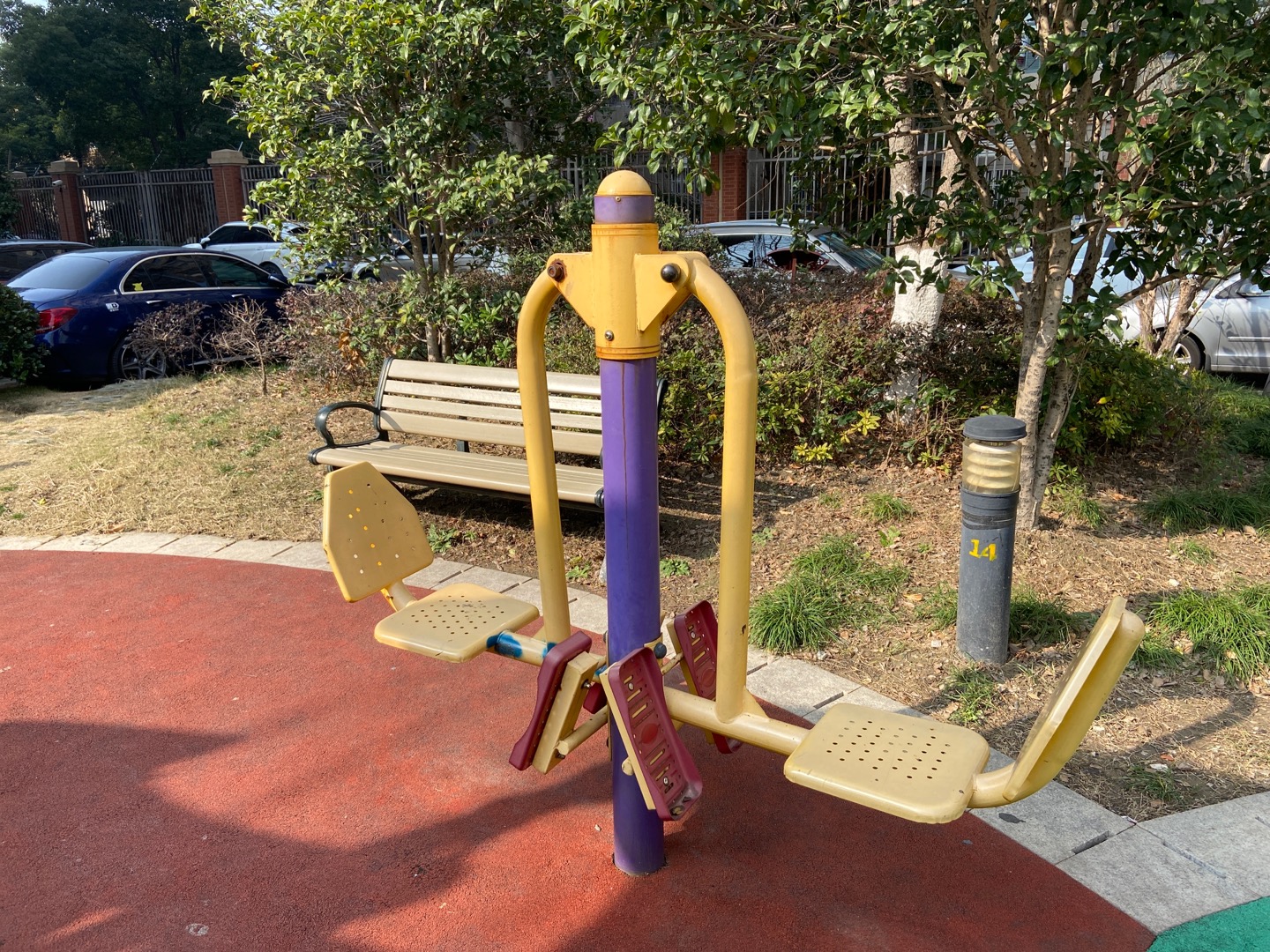 坐蹬訓(xùn)練器 坐蹬訓(xùn)練器