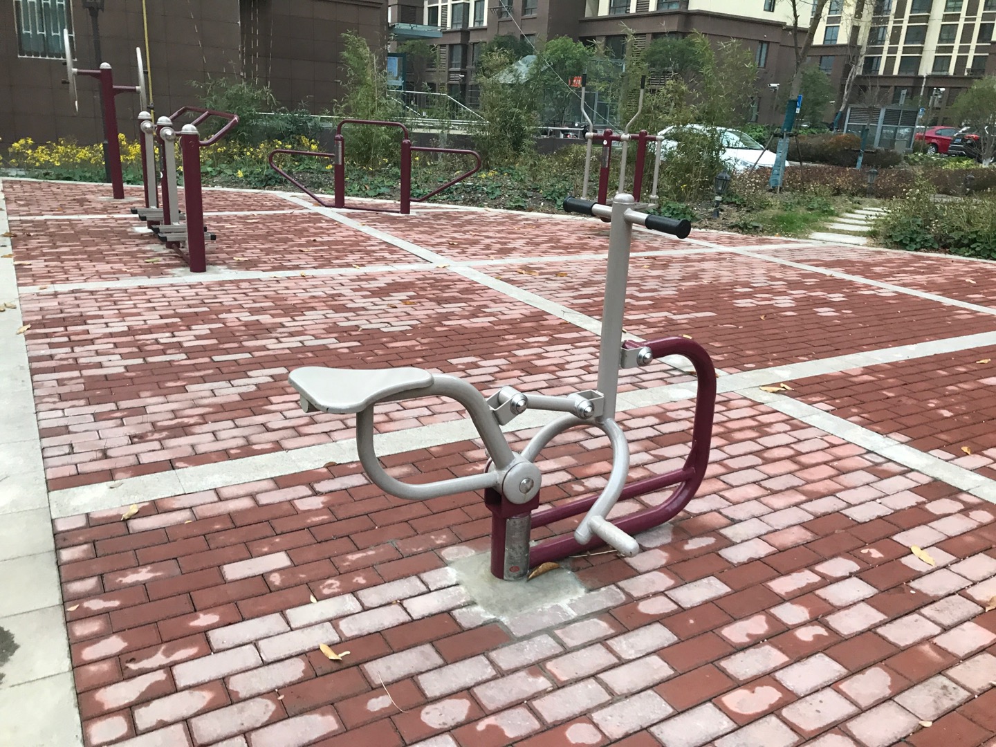 明衛(wèi)家苑西區(qū)健身點(diǎn)