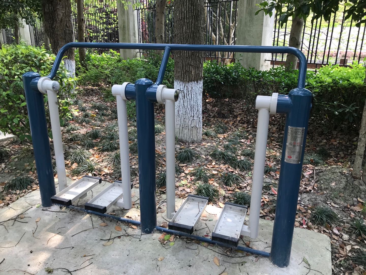 二位太空漫步機(jī)