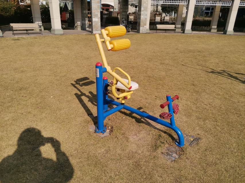 自重腰腹鍛煉器