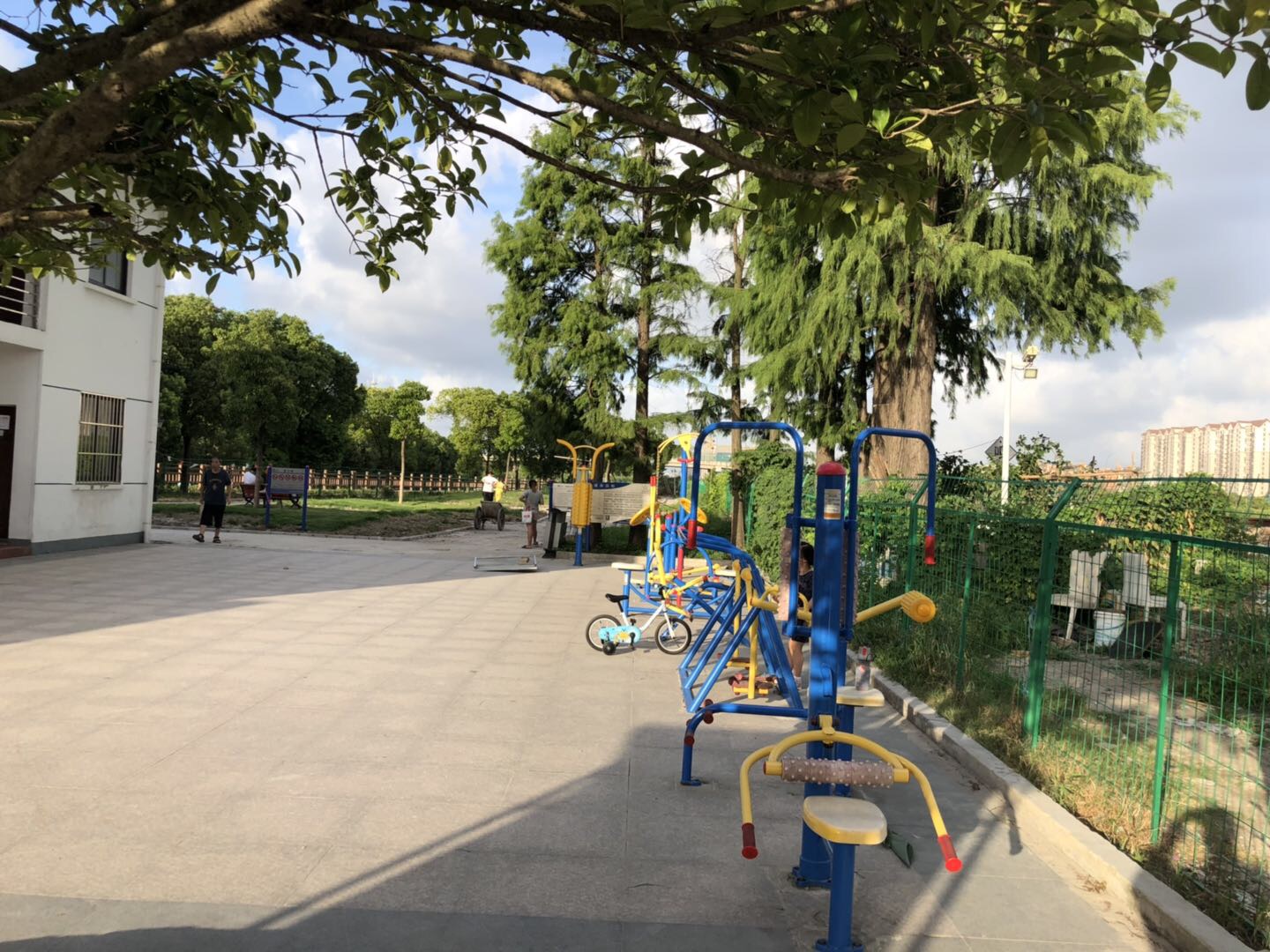 夏朵園居委E健身苑點