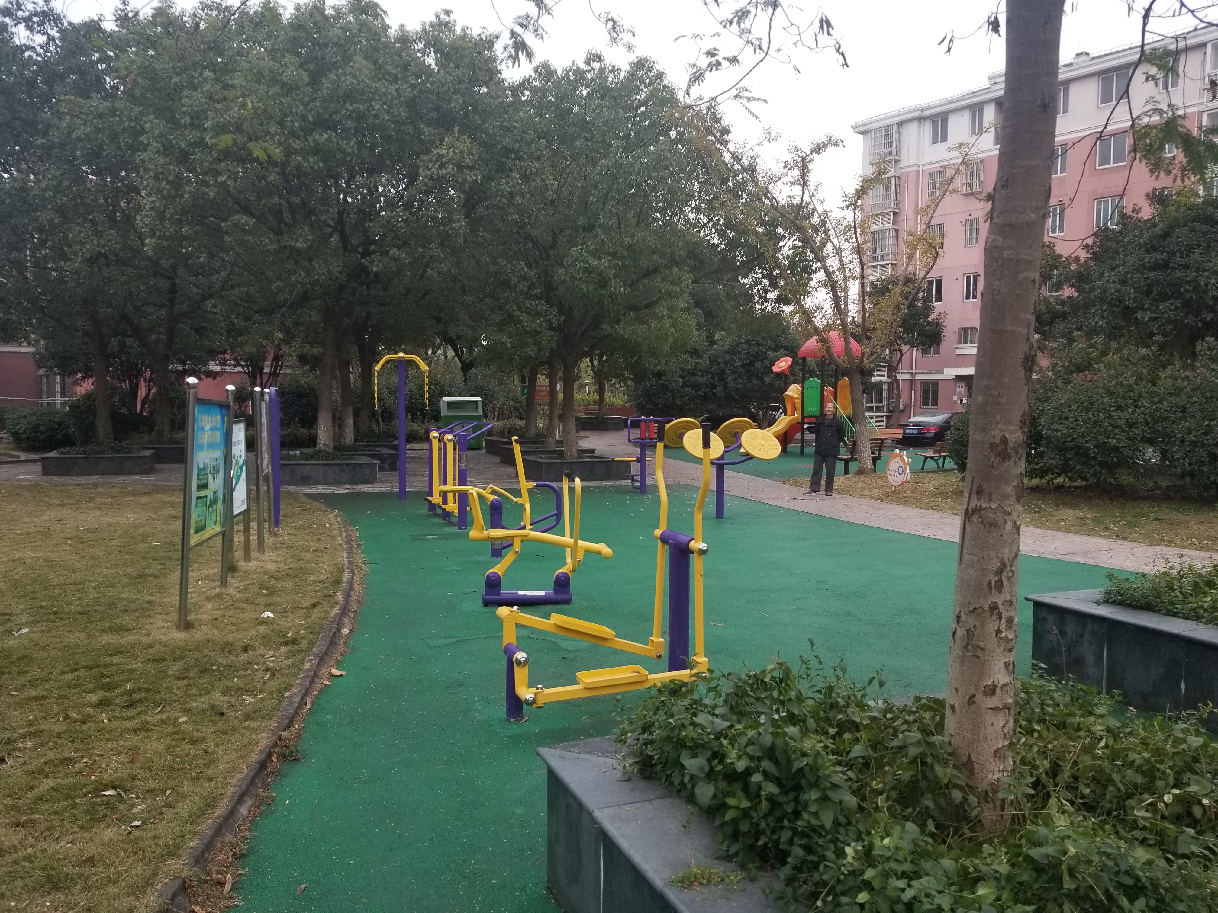 新苑居委健身點(diǎn)（一）