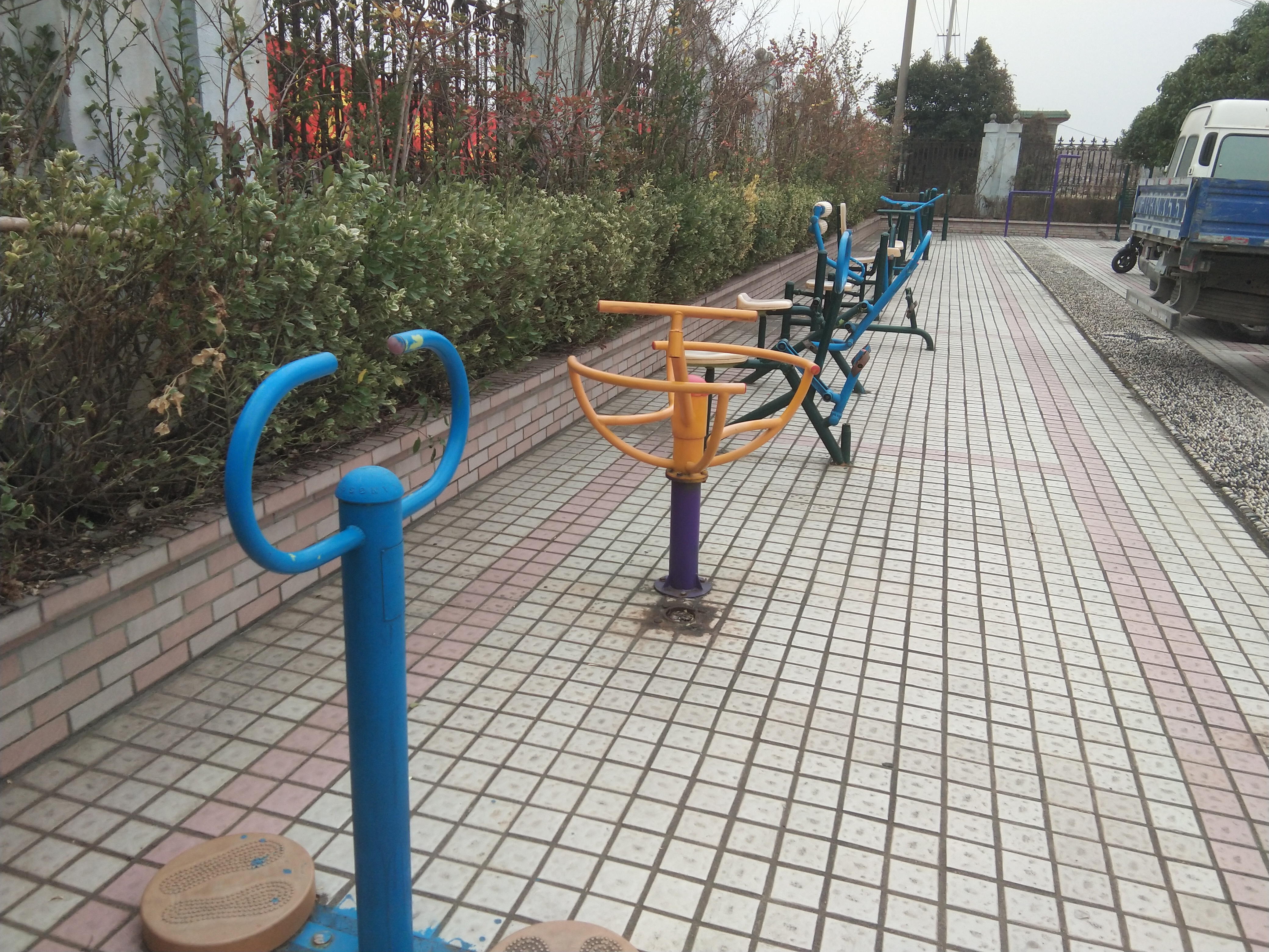 季橋村委健身點