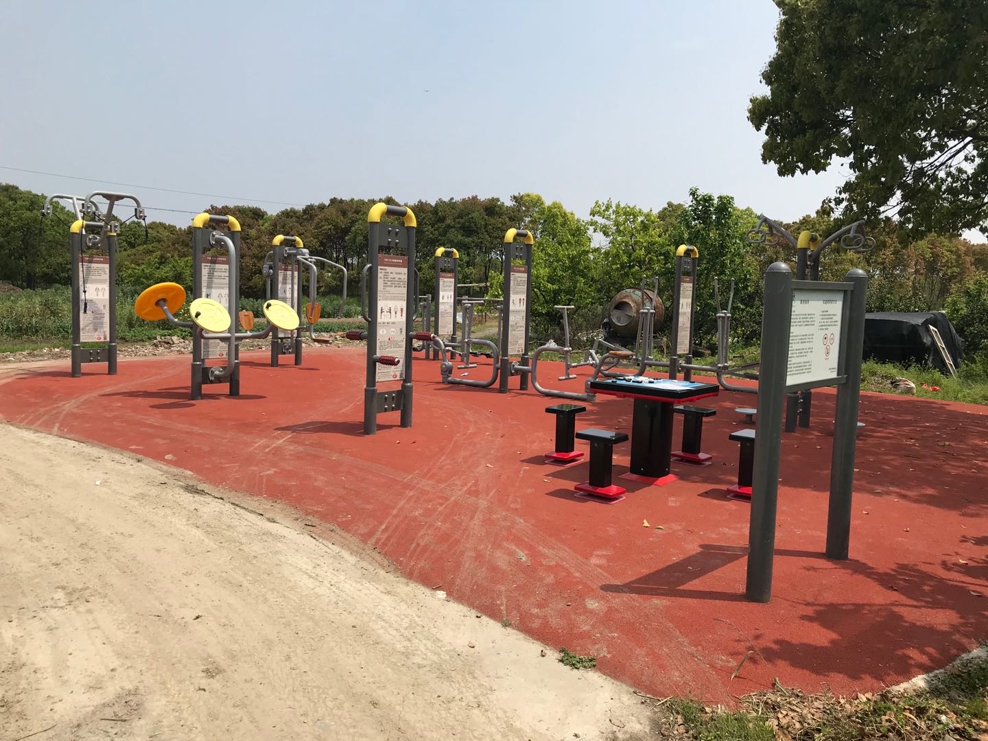 東風(fēng)村健身點(diǎn)