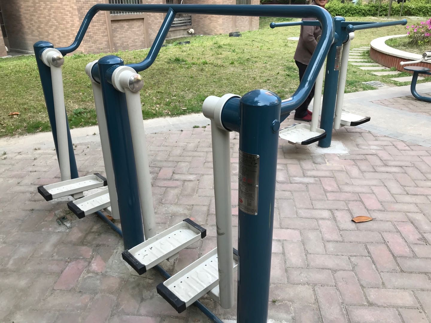 二位太空漫步機