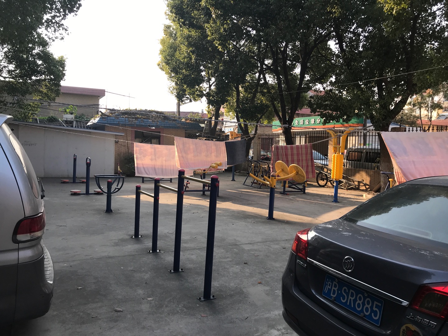 施鎮(zhèn)居委施新路773弄3號北面健身路徑