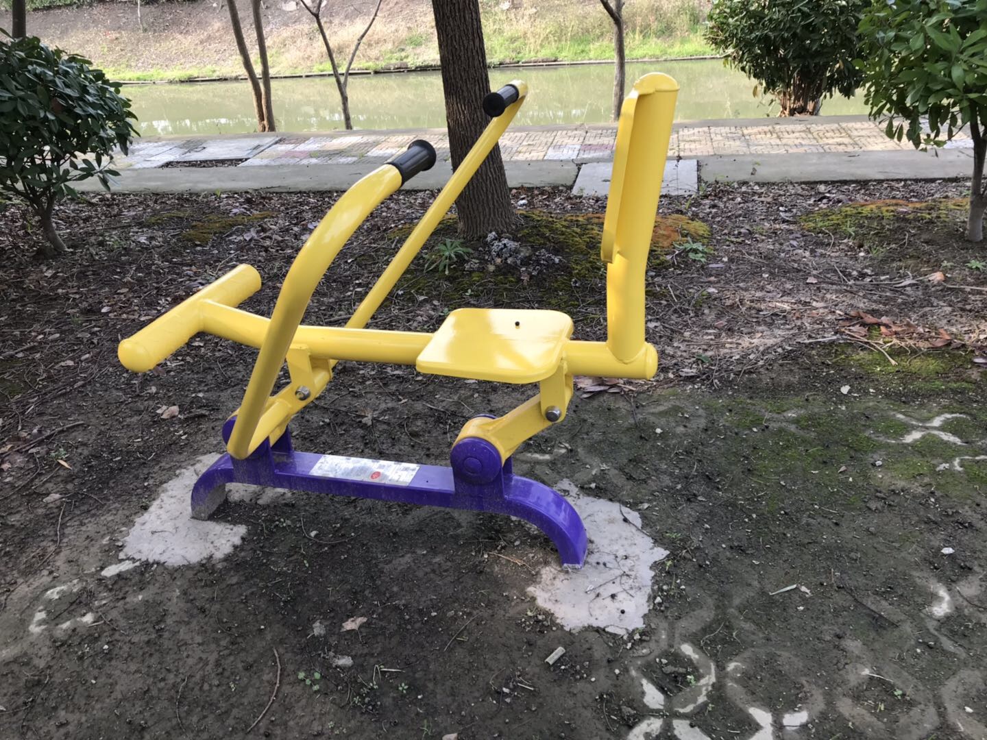 自重式平推訓(xùn)練器