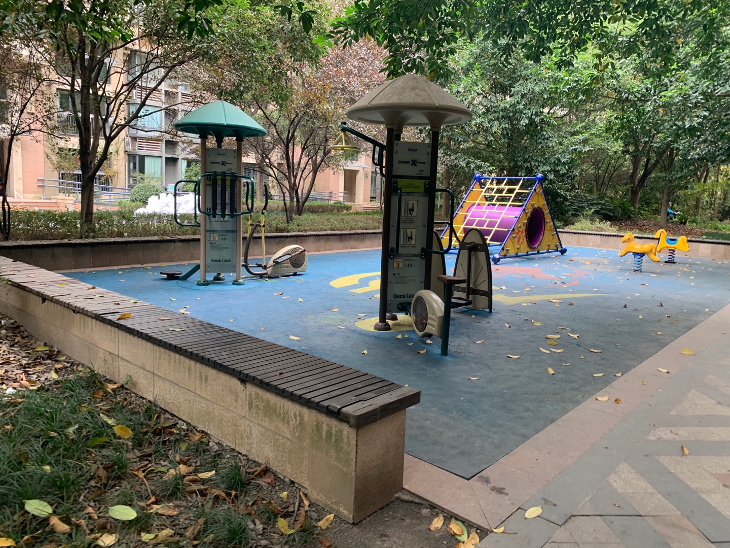 高行鎮(zhèn)綠地居委健身苑點1