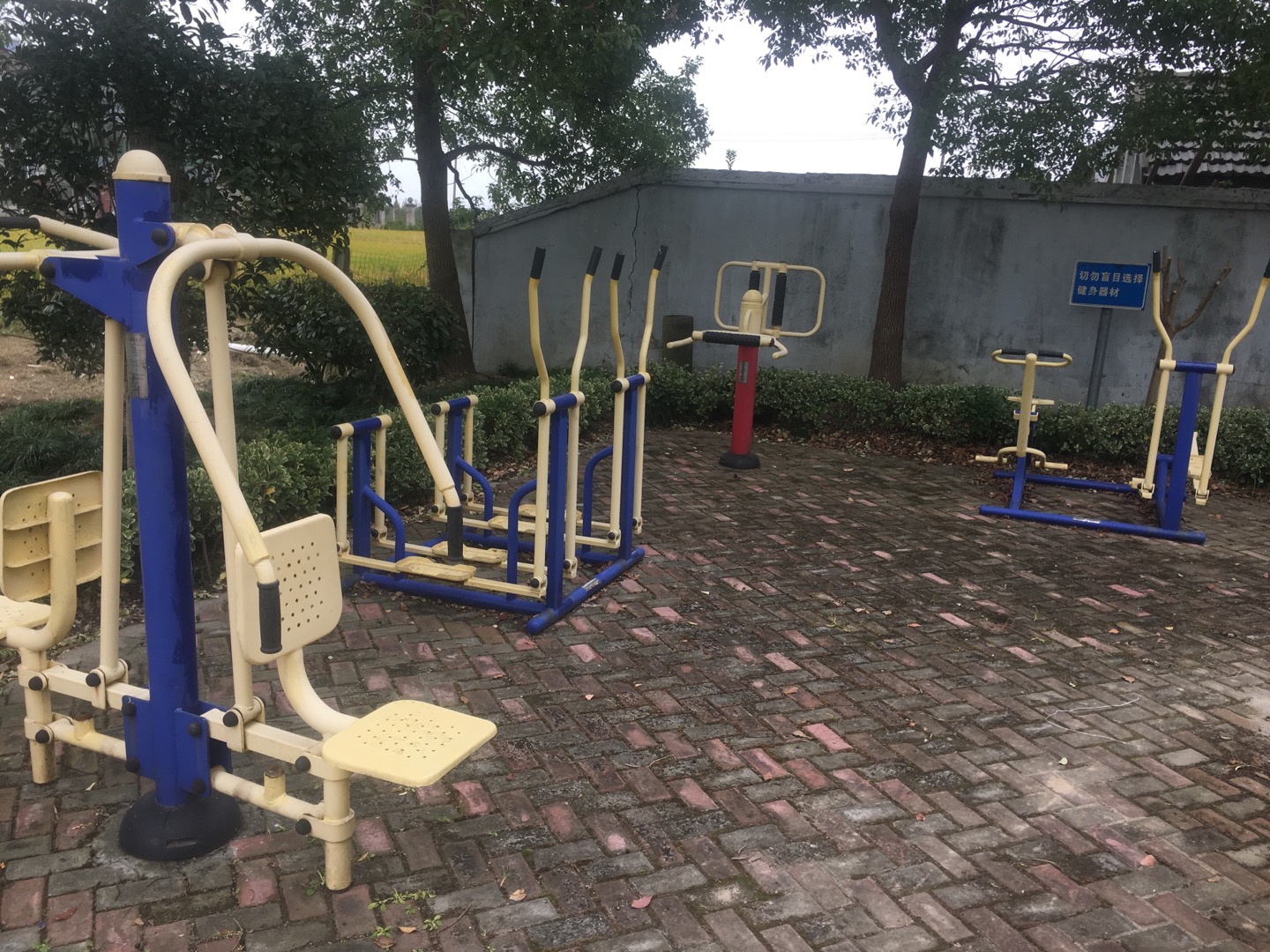老港鎮(zhèn)欣河村民委員會(huì)煙墩8組2號(hào)健身苑點(diǎn)