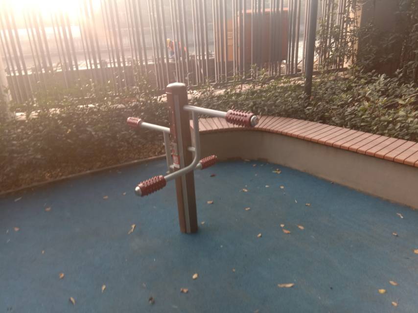 四級(jí)壓腿按摩器