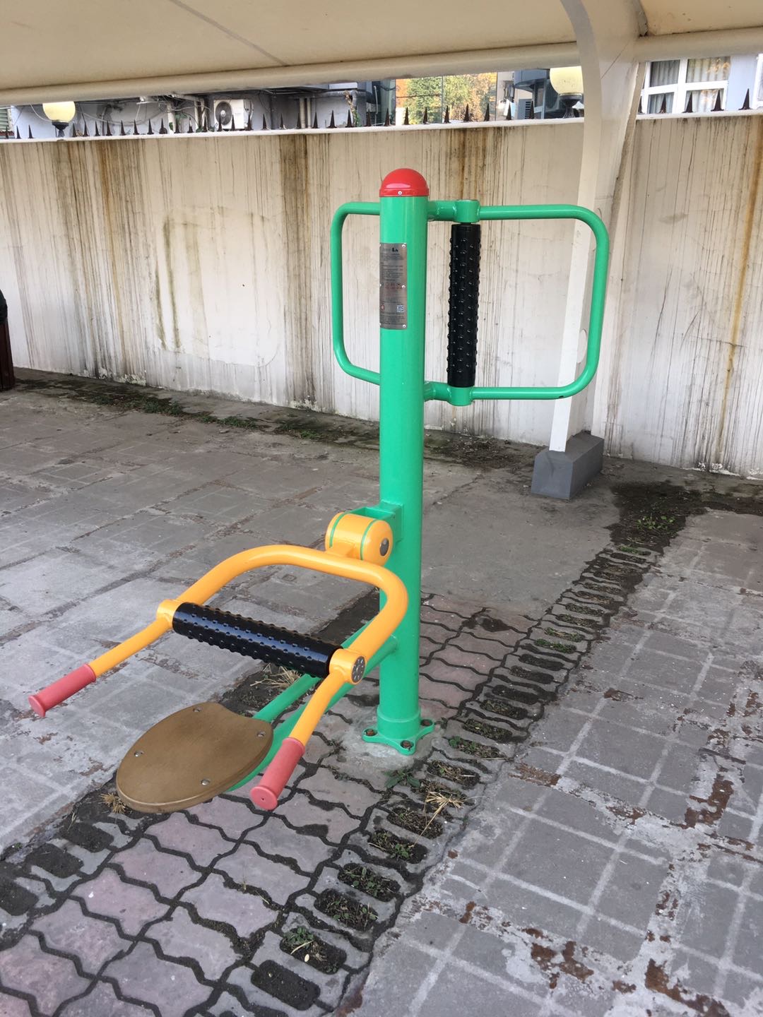 坐式腰背按摩器