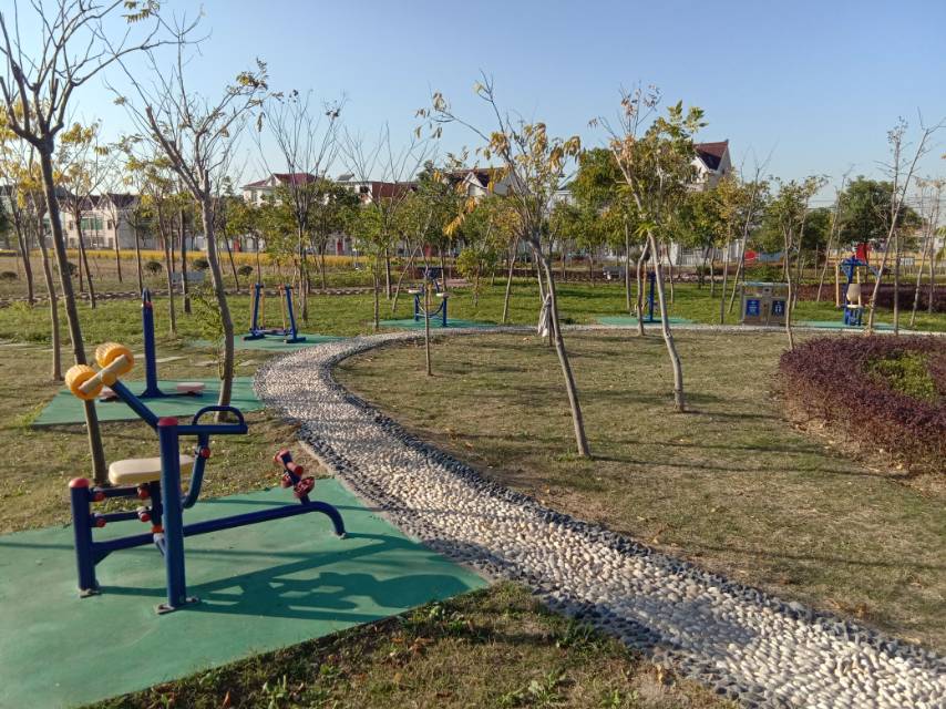 新如村12組六如810號(hào)前健身路徑