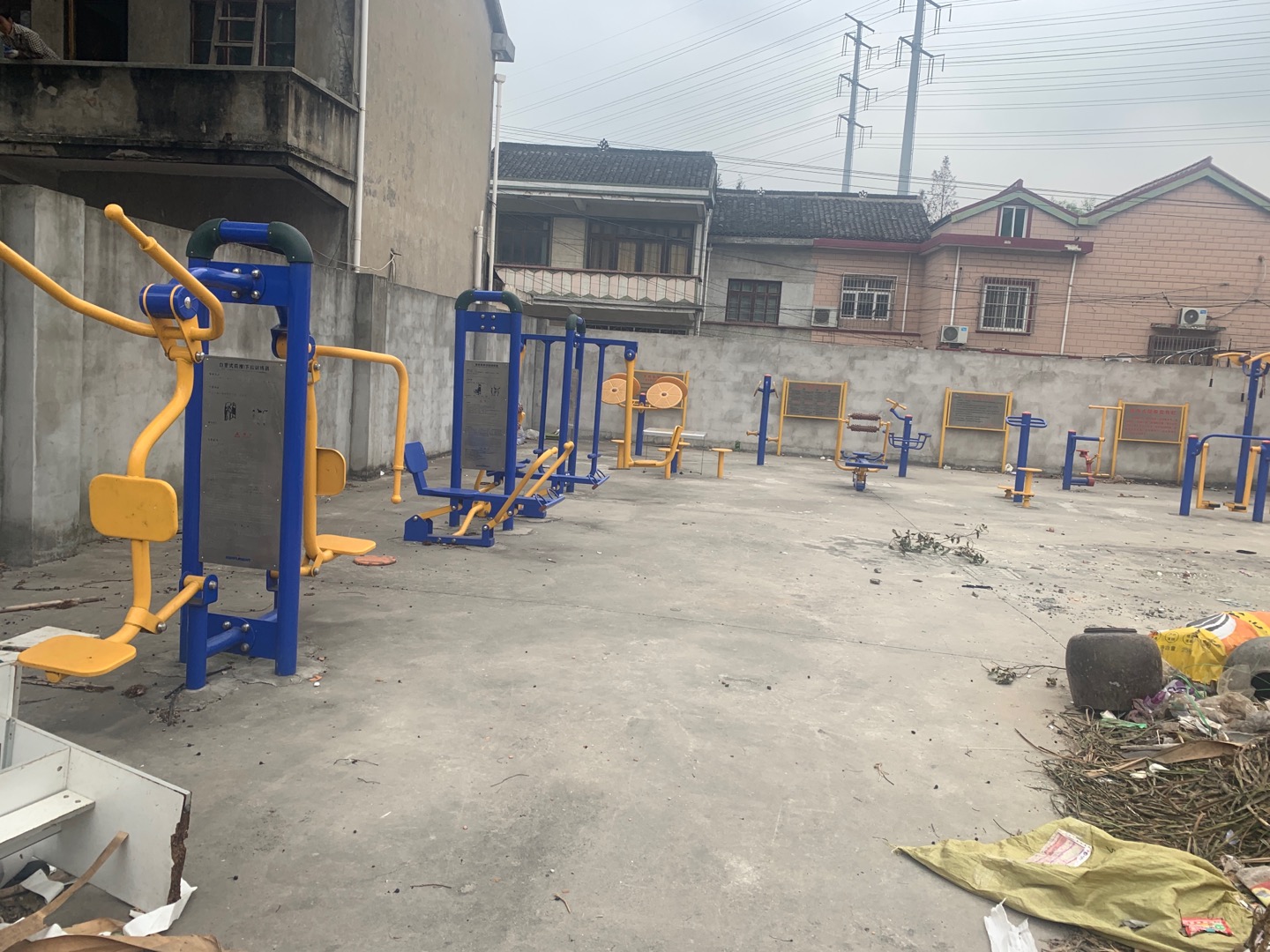 浦東新區(qū)高東鎮(zhèn)先鋒村村民委員會健身苑點1
