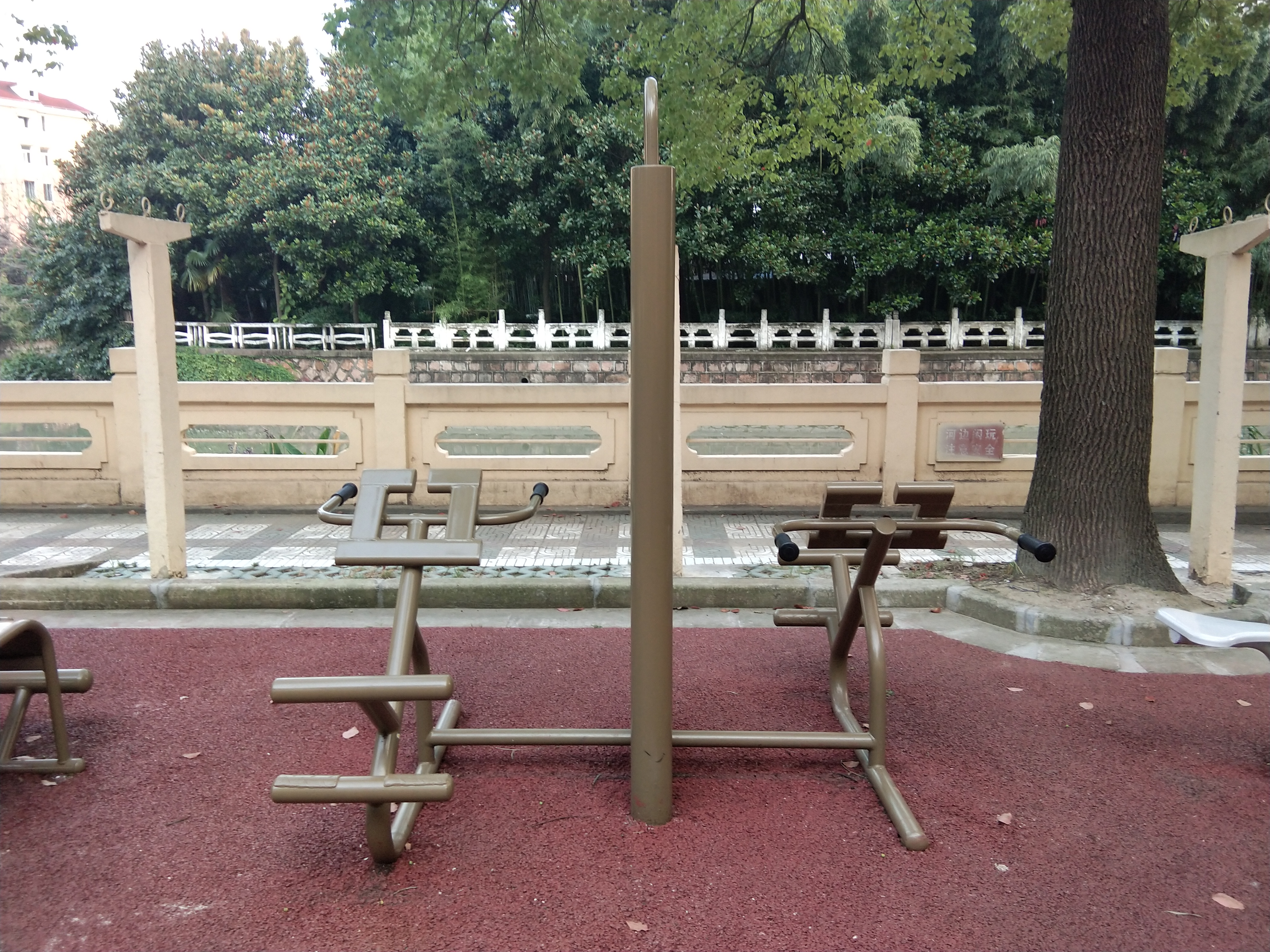 背肌訓(xùn)練器 背肌訓(xùn)練器