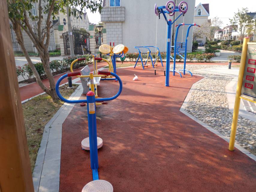 東場(chǎng)居委健身點(diǎn)（1）