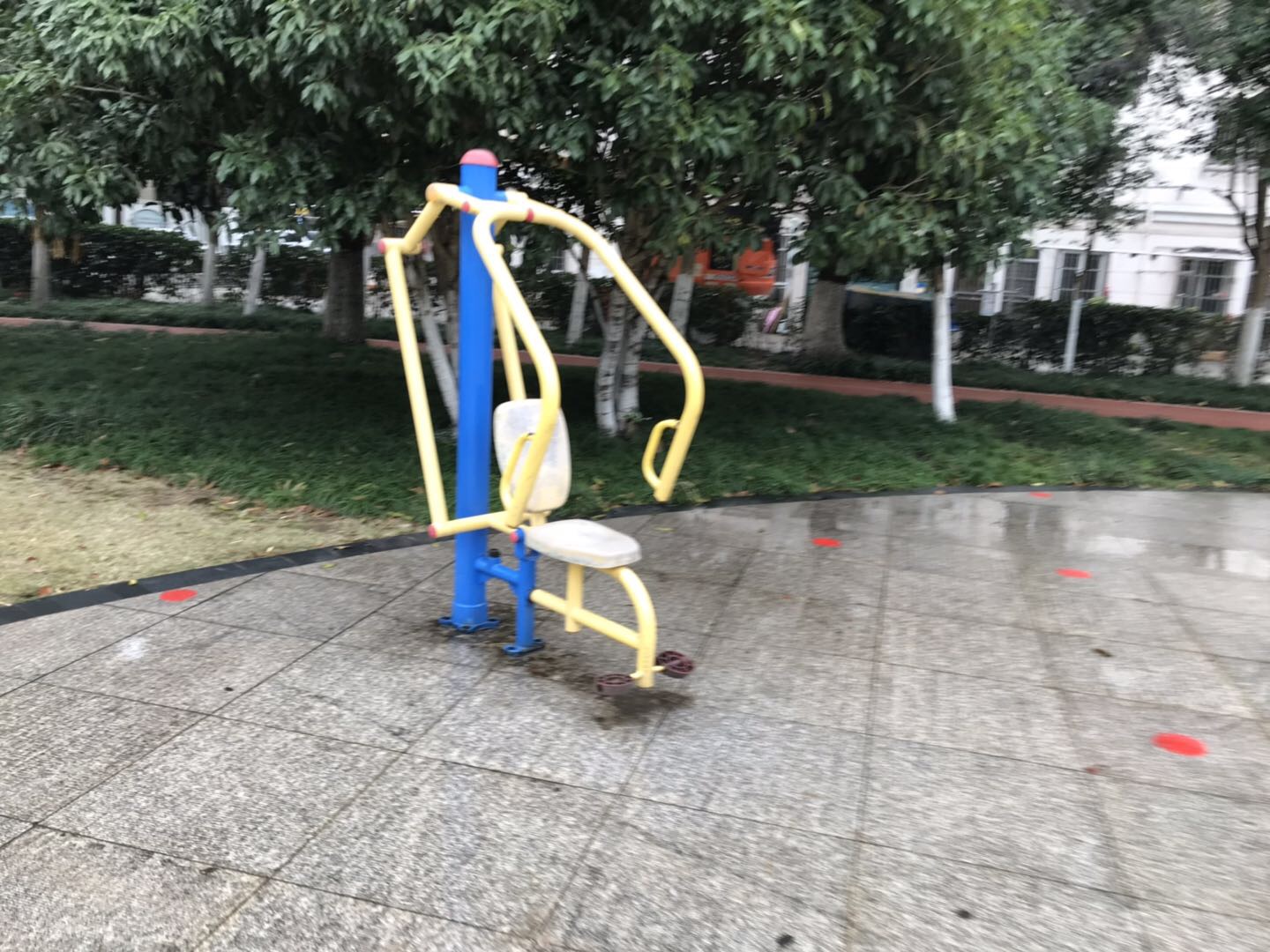 自重推胸器 自重推胸器