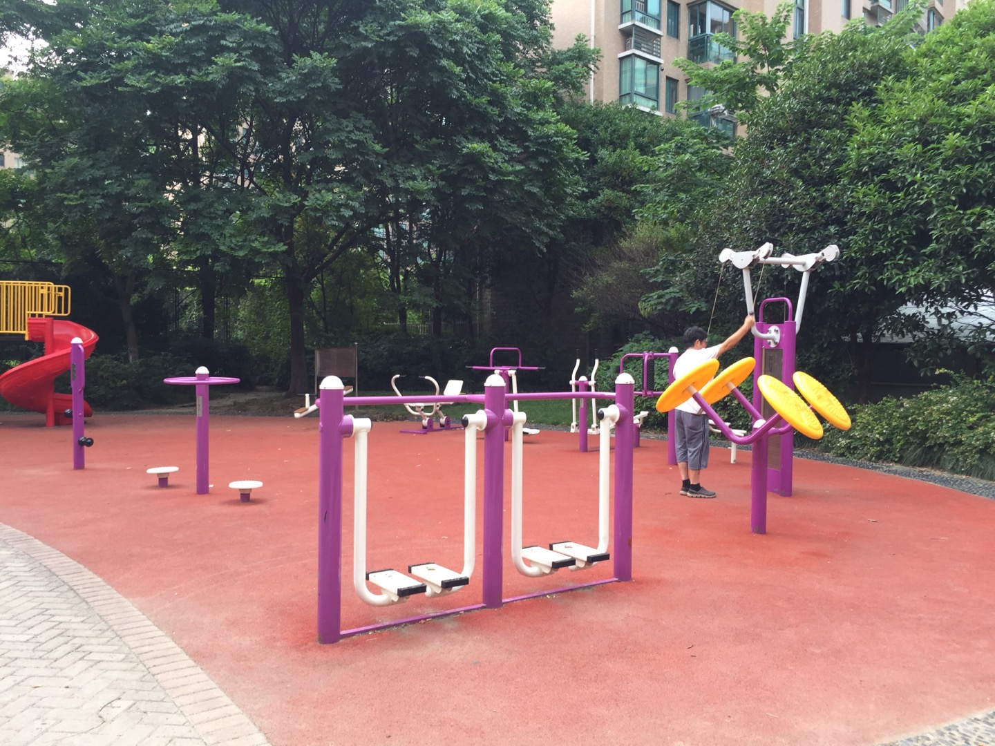 西郊城居委金色西郊城健身點