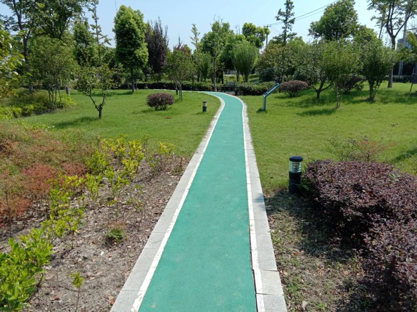 倉場(chǎng)村體育公園健身步道