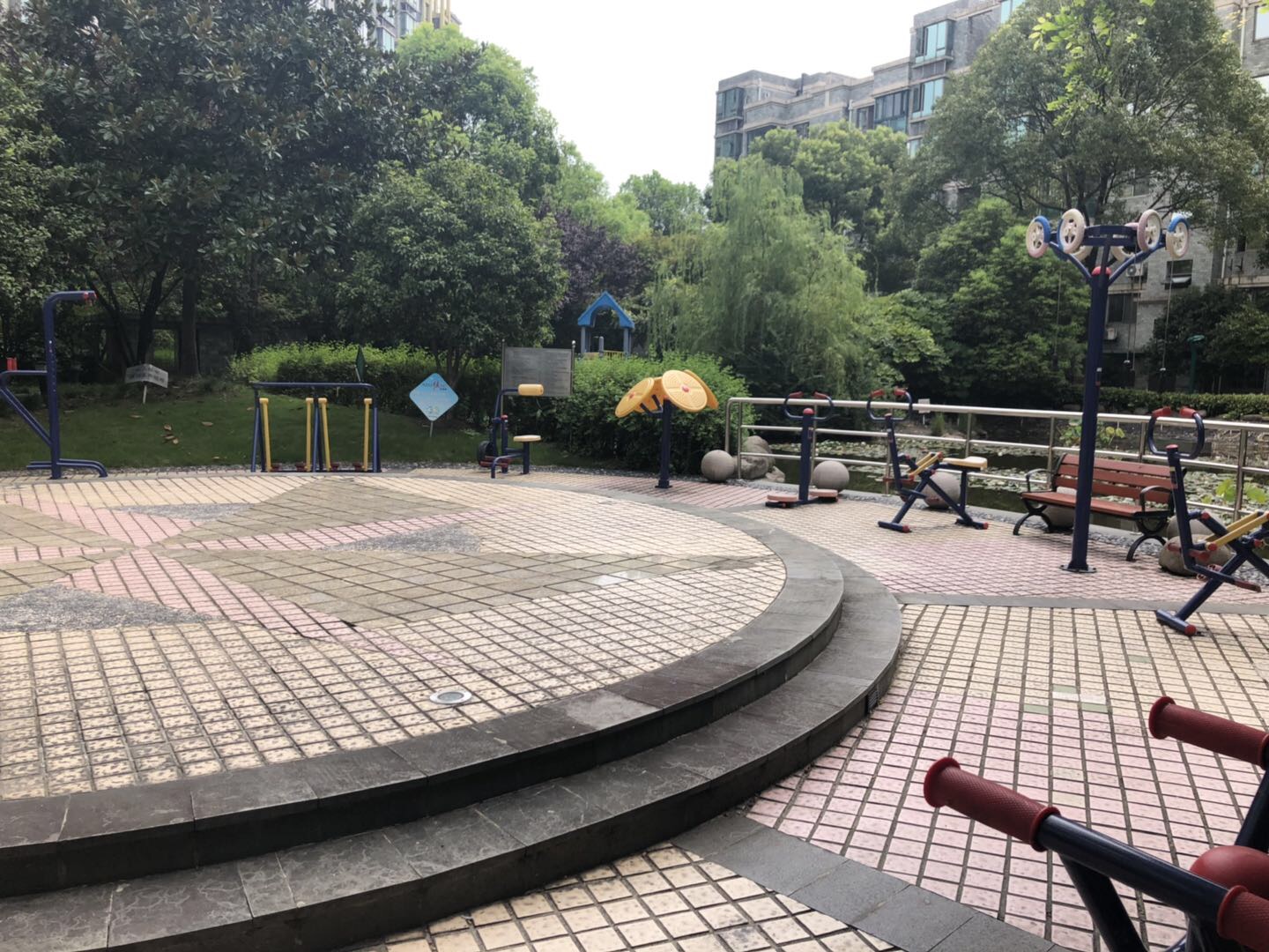 古美十村居委A健身苑點