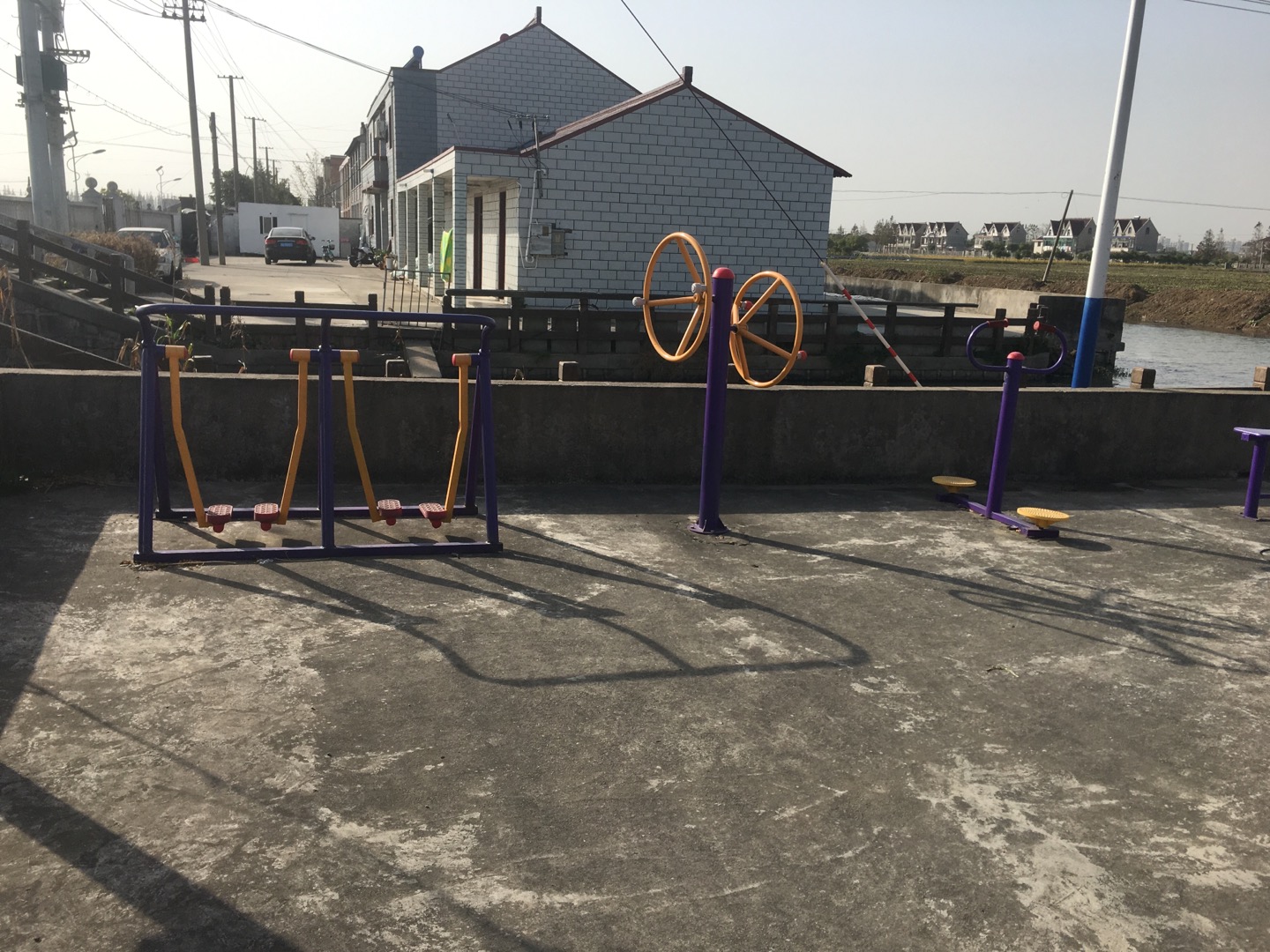 老港鎮(zhèn)東河村民委員會東進2組健身苑點