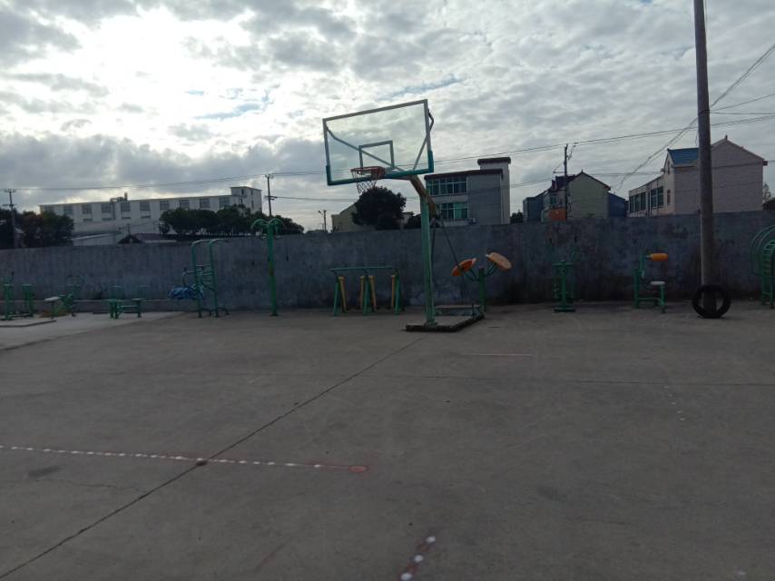 杜尹村3隊(duì)公共籃球場