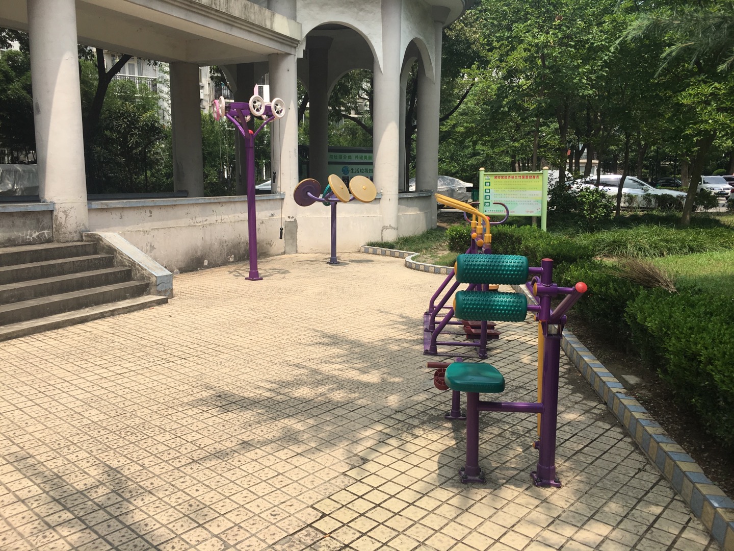 蘭竹居委龍柏西郊公寓健身苑點(diǎn)