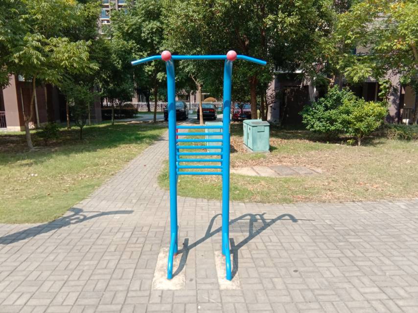 多功能訓練器 多功能訓練器