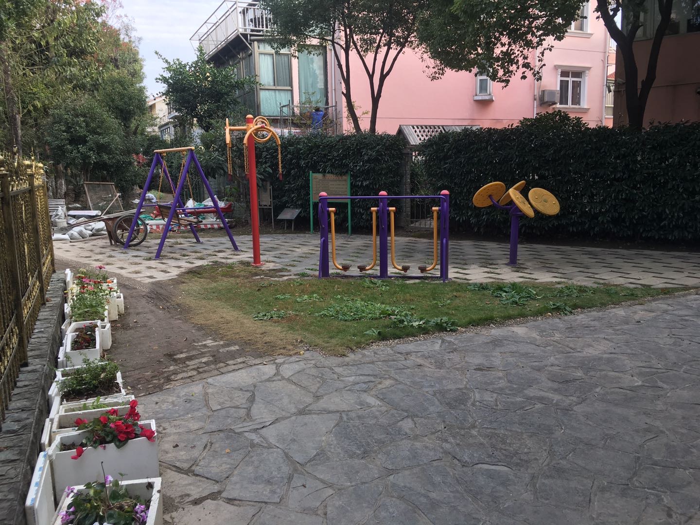 金橋鎮(zhèn)陽光居民區(qū)健身苑點