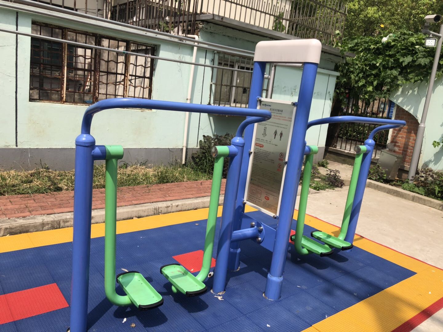 雙立柱太空漫步器