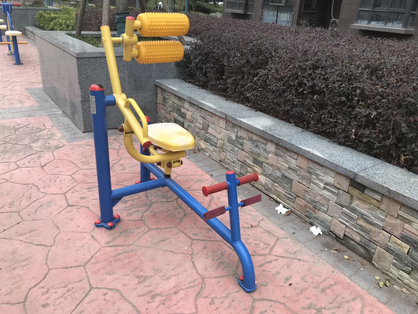 自重腰背鍛煉器