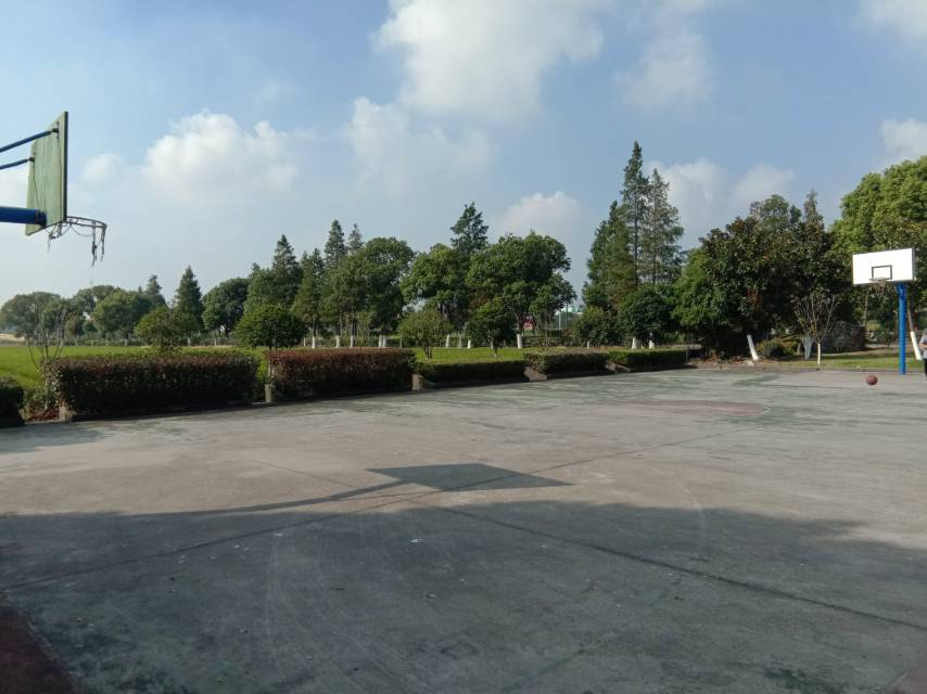 魯星籃球場(chǎng)