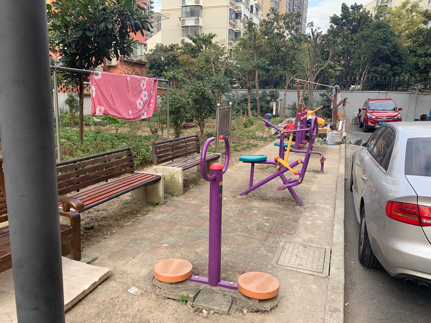 嚴(yán)楊路166弄健身點(diǎn)