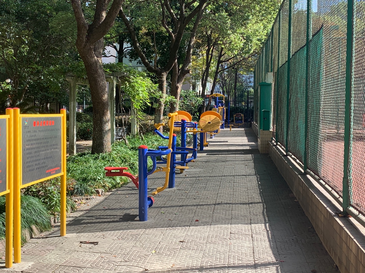 富都居委市民益智健身苑點1