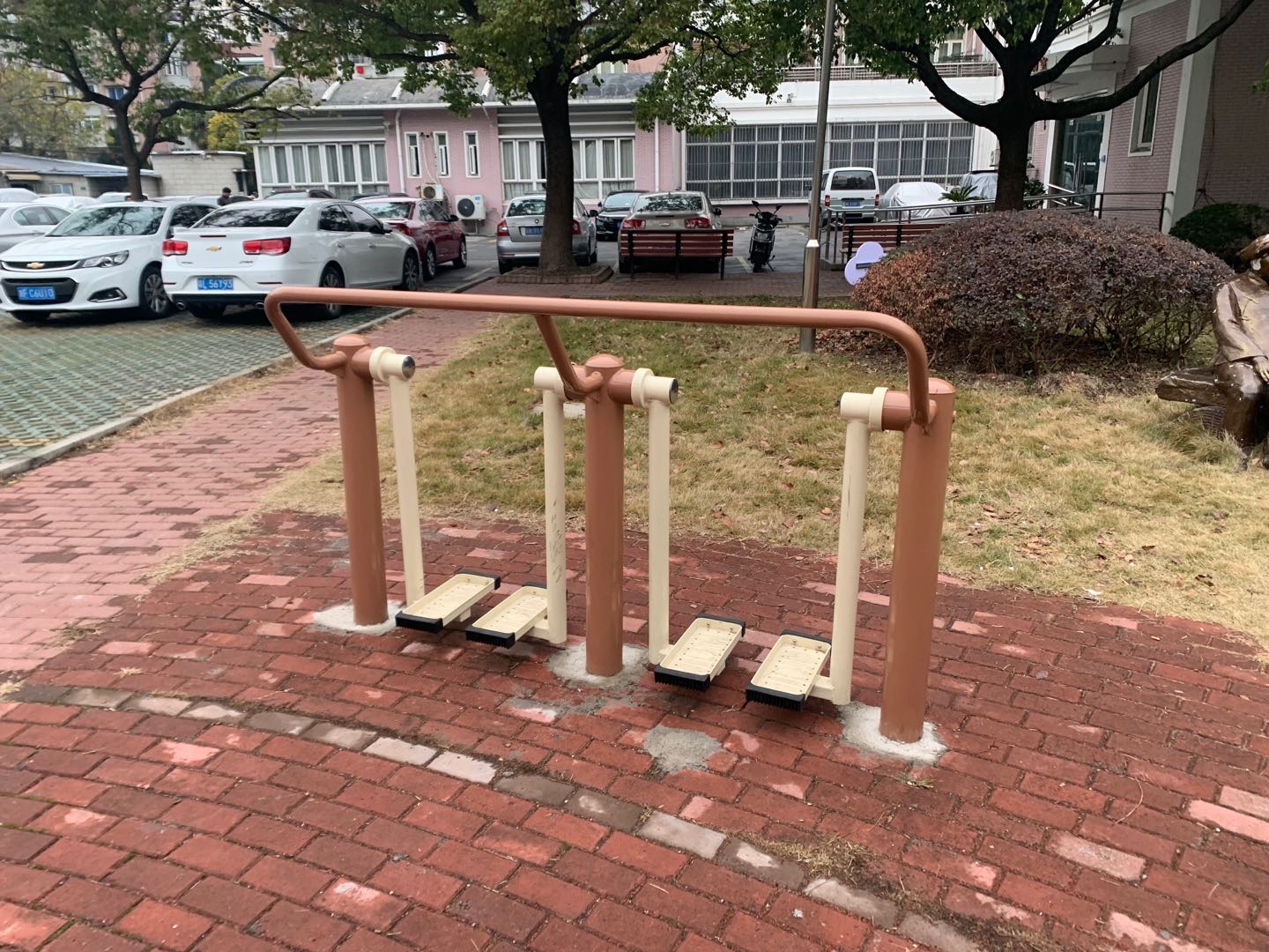 二位太空漫步機(jī)