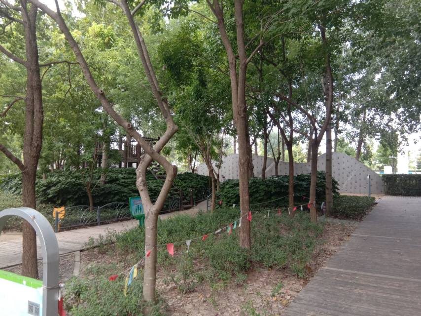 石岡門塘兒童公園運(yùn)動(dòng)場