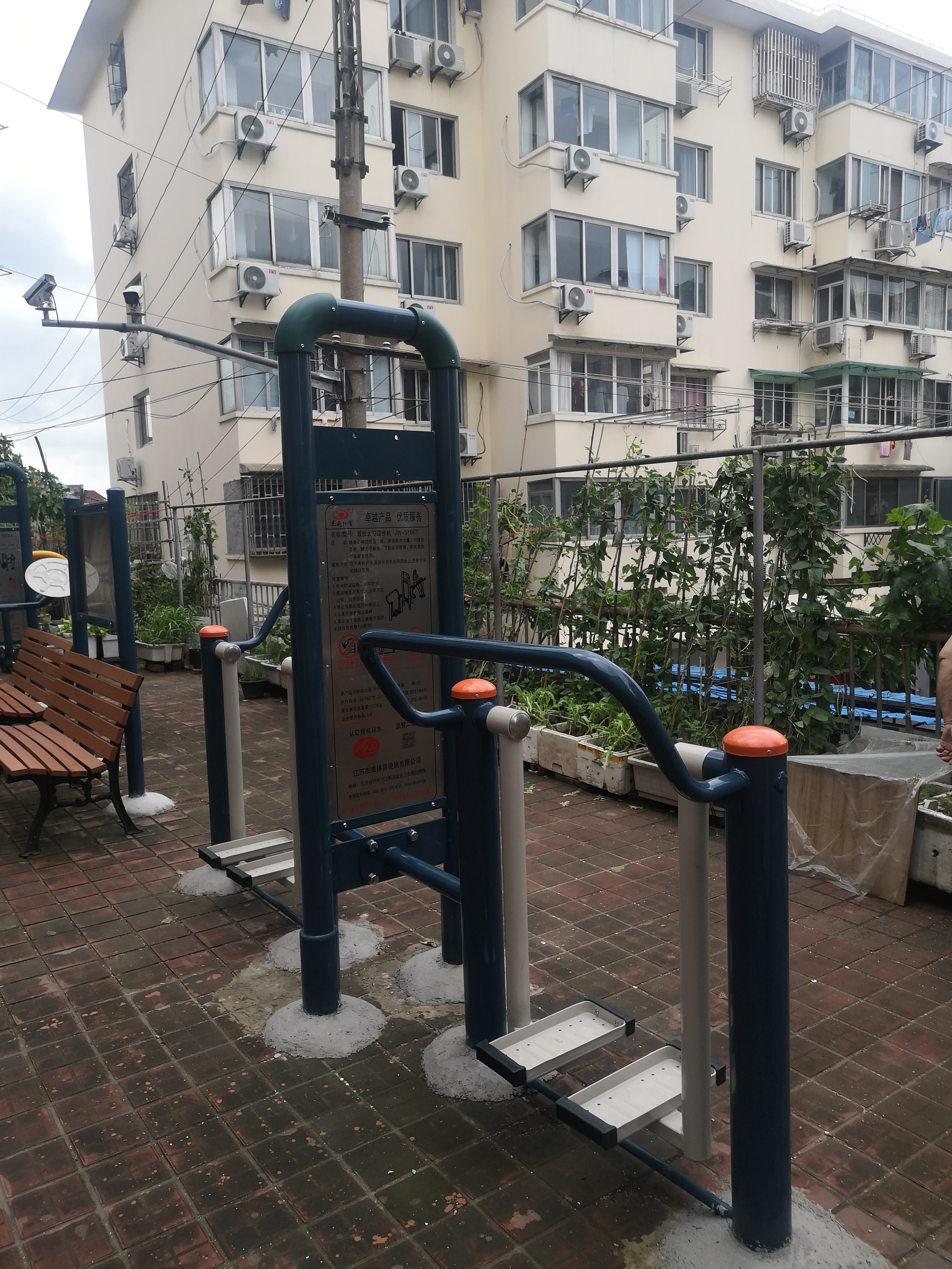 二位太空漫步機(jī)