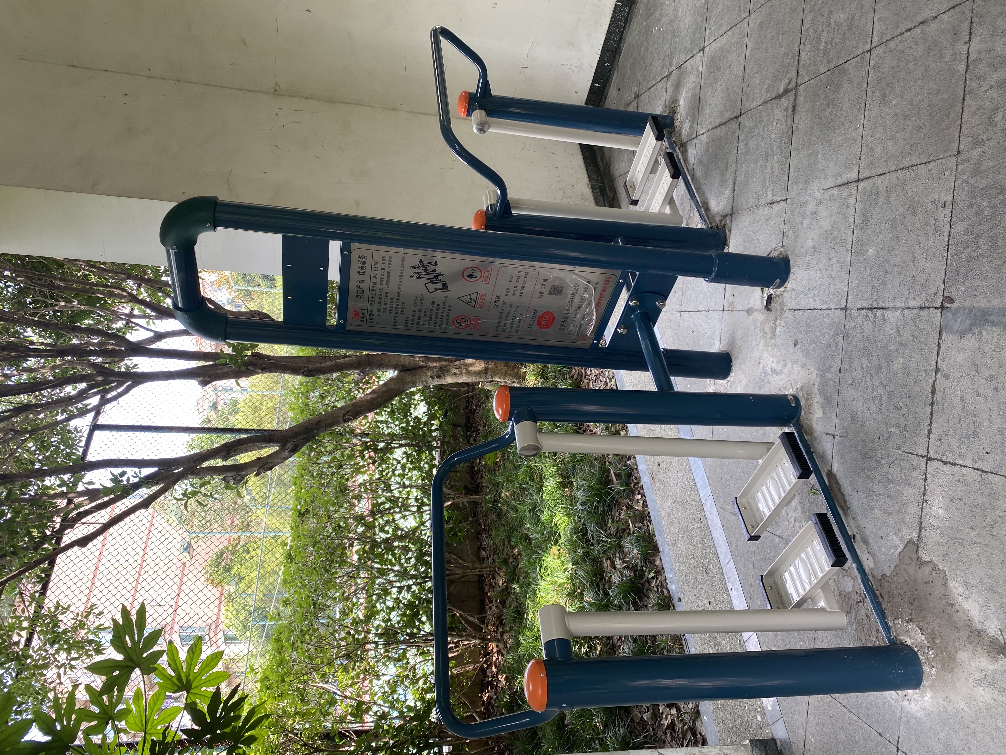 二位太空漫步機