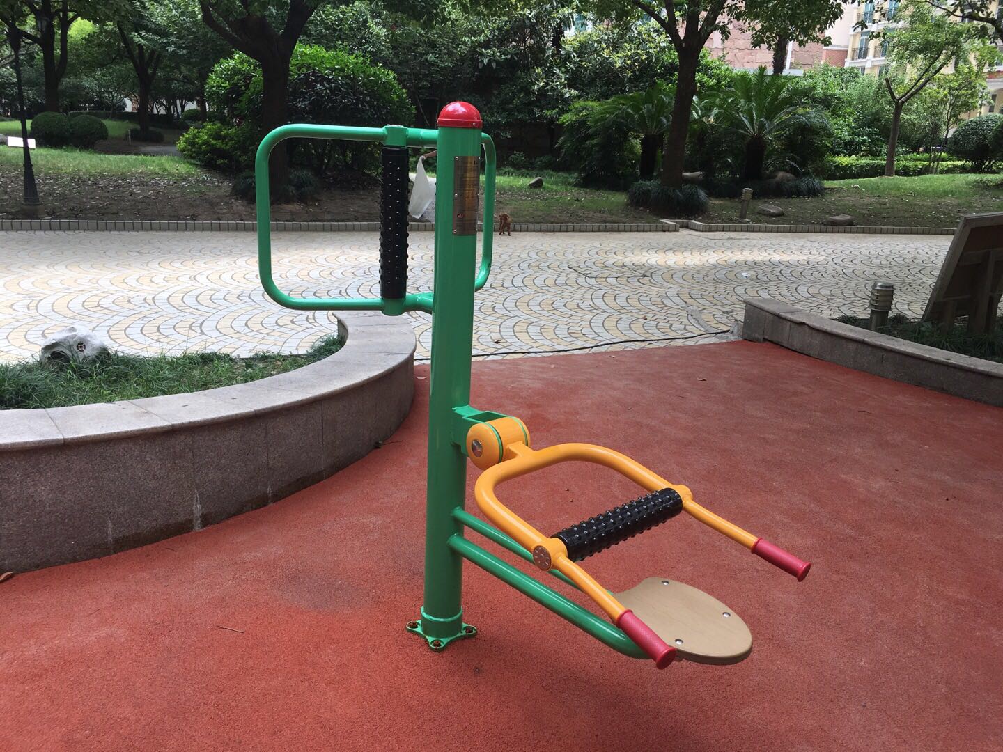 坐式腰背按摩器 坐式腰背按摩器