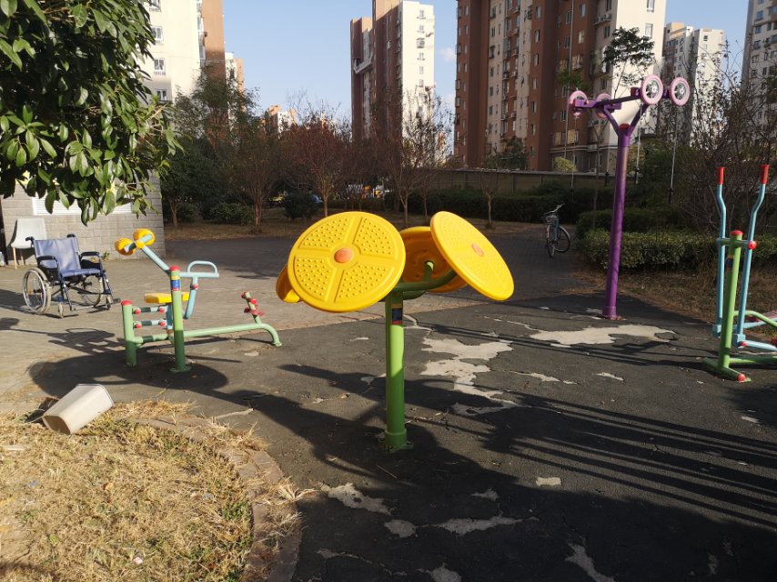 昱星家園30號樓前側(cè)