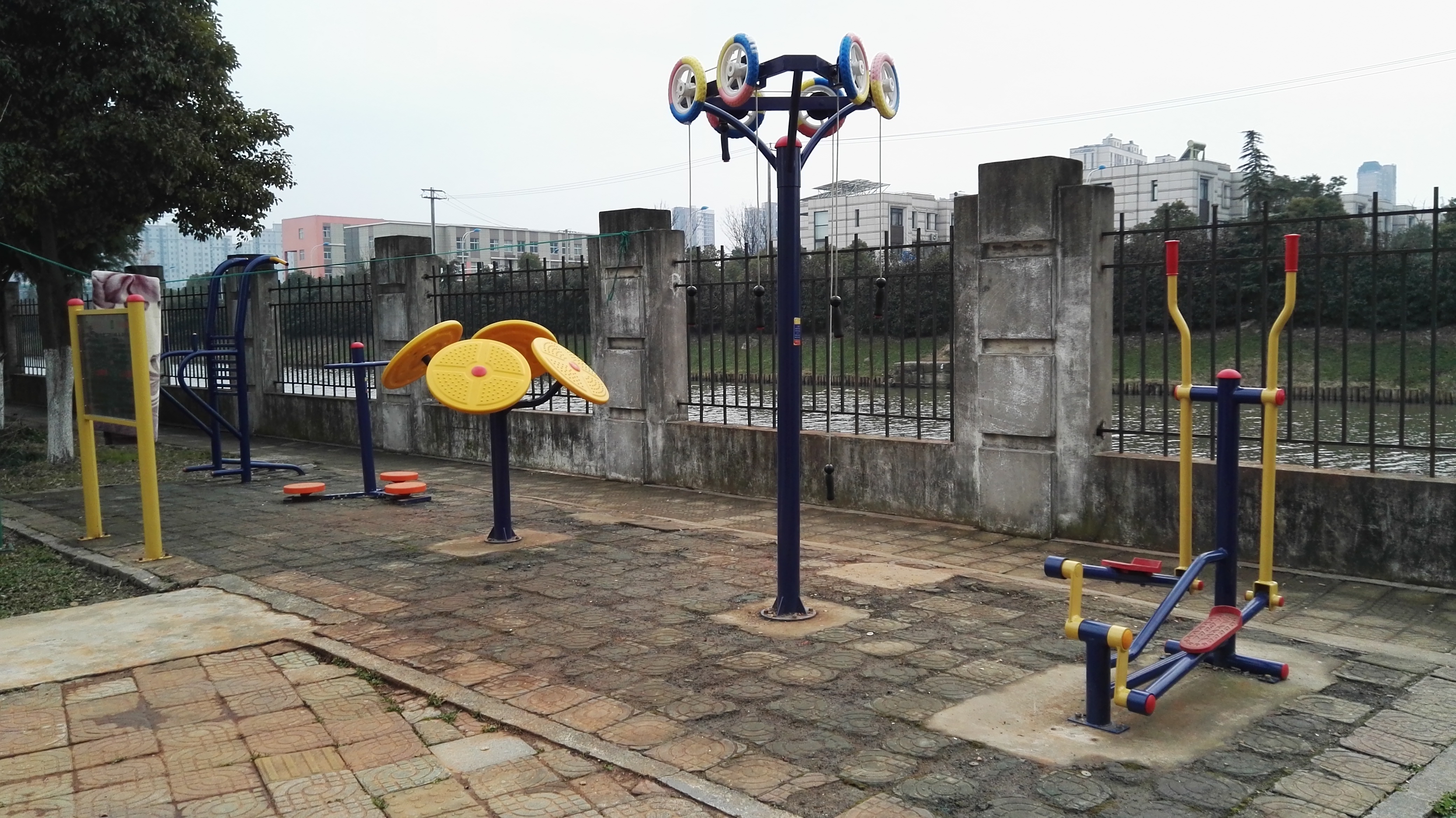 陽光苑三區(qū)健身點(diǎn)