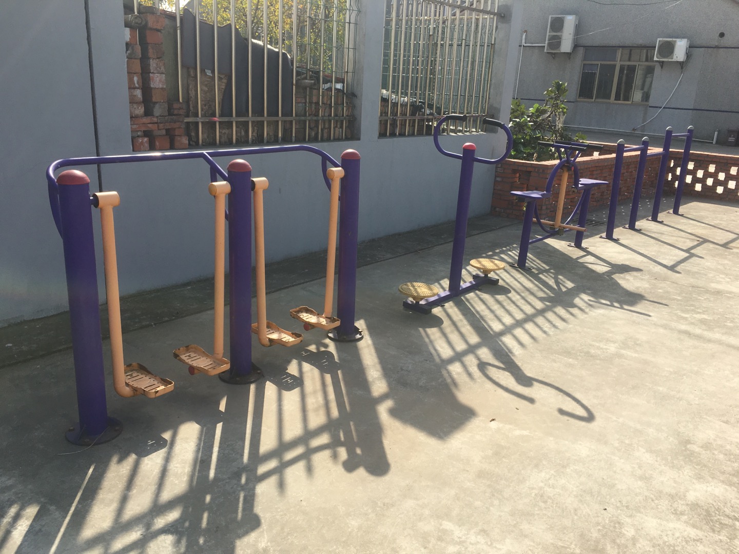 老港鎮(zhèn)成日村民委員會成日5組健身苑點(diǎn)