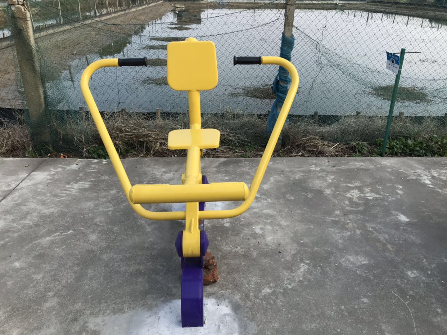 自重式平推訓(xùn)練器