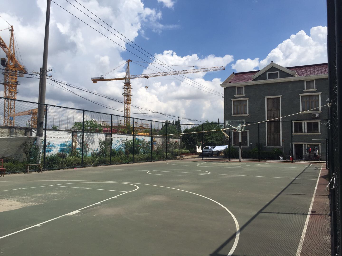 鷲山村籃球場(chǎng)